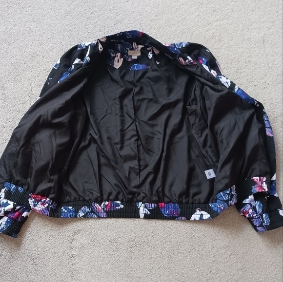 Belle+SKY Floral Bomber Style Jacket - Picture 4 of 9